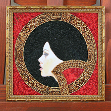 Вышивка бисером с портретом в золотом багете