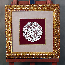 Оформление вязаной салфетки в золотой багет со слипом и бархатным паспарту