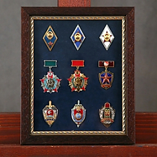Военные ордена и награды в раме под стеклом