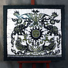 Тканевый платок с рисунком в черной раме на паспарту