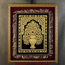 Вышивка в золотой раме на паспарту