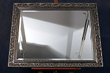 Зеркало в классической серебряной раме