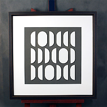 Арт-объекты из пенокартона в современной раме под стеклом