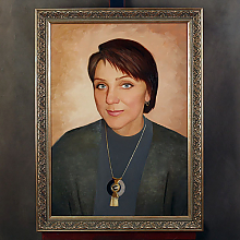 Портрет по фото женщины с кулоном маслом в раме