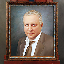 Портрет мужчины в сером костюме маслом в раме