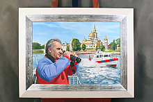 Портрет мужчины с биноклем в белой раме