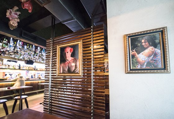 картины в рамах для оформления бара