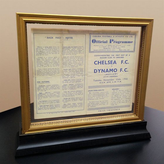 Важный документ в багетной раме под стеклом